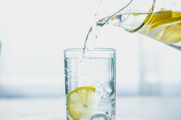 10 Benefits Of Drinking LEMON WATER On An Empty Stomach