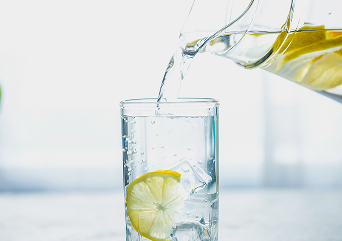 10 Benefits Of Drinking LEMON WATER On An Empty Stomach