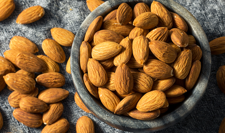 How Your Body Benefits From 4 Almonds Every Day